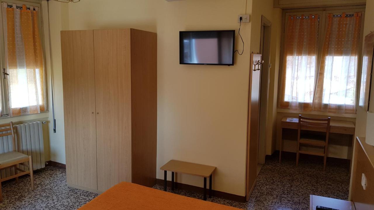 Albergo Meuble Olivi Toscolano Maderno Exterior foto