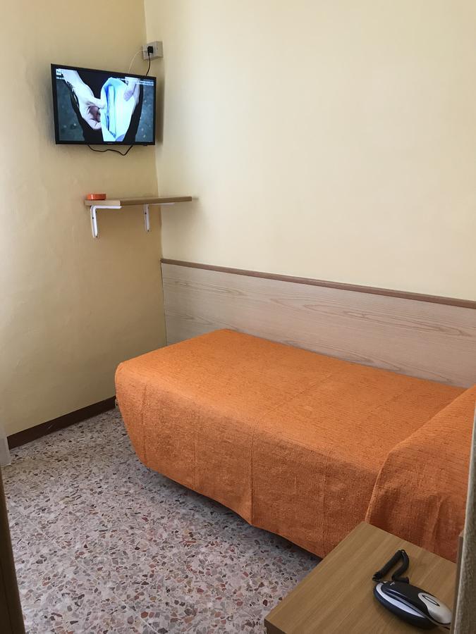 Albergo Meuble Olivi Toscolano Maderno Exterior foto